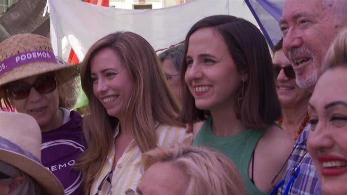 La líder de Podemos, Ione Belarra, y la candidata a las elecciones europeas María Teresa Pérez, en un acto en Alicante.