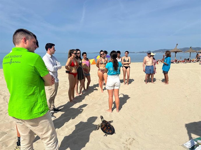 Una de las charlas en la playa.