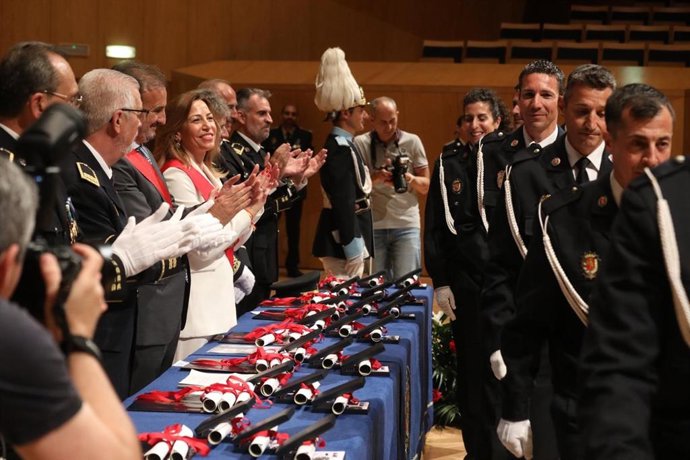 La alcaldesa de Zaragoza, Natalia Chueca, preside el acto de la patrona de la Policía Local.