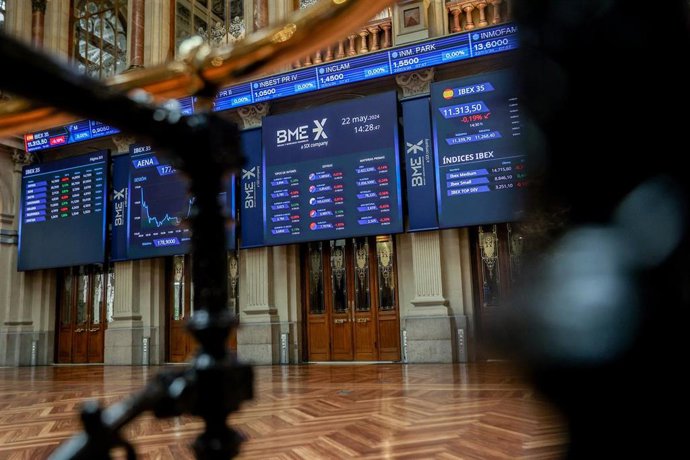 Un panel del Ibex 35, en el Palacio de la Bolsa, a 22 de mayo de 2024, en Madrid (España). 