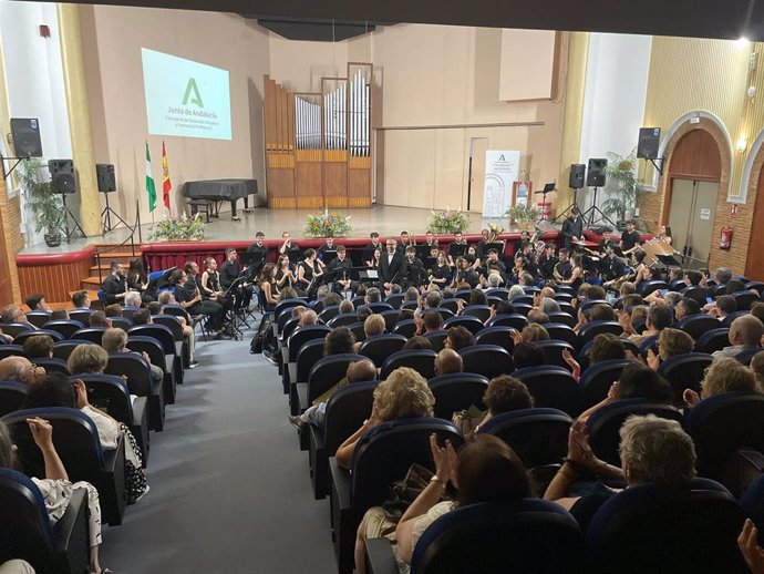 La Junta homenajea al profesorado y personal de la Administración jubilado en Córdoba en 2023.