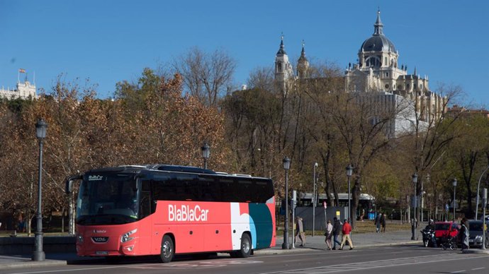 Blablacar lanza cuatro nuevas rutas internacionales de autobús desde España para este verano.