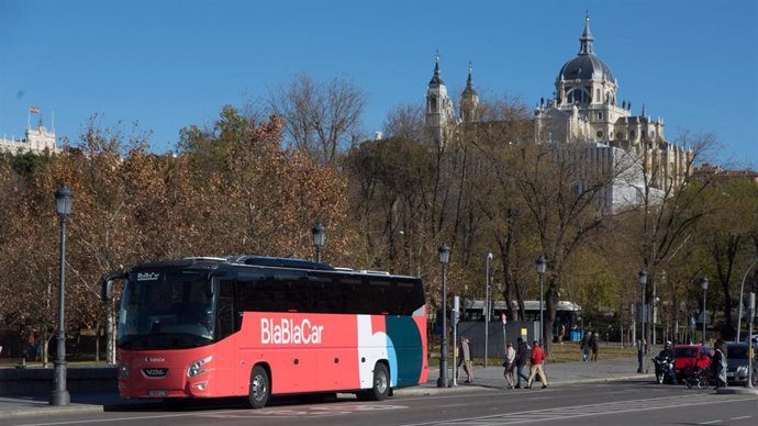 Blablacar lanza cuatro nuevas rutas internacionales de autobús desde España para este verano.