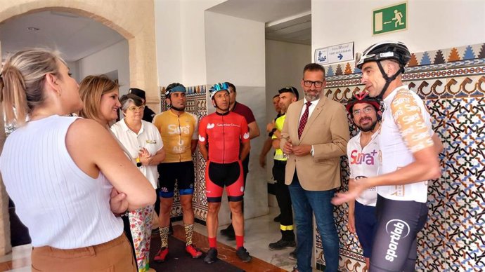 La iniciativa del Club Deportivo Suma+ ha hecho este jueves parada en el Parlamento de Andalucía.