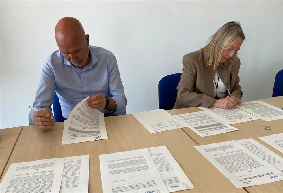 El traspaso lo han formalizado este miércoles el conseller en funciones de Acción Climática, David Mascort, y la presidenta ejecutiva de Acuaes, Rosa Cobo