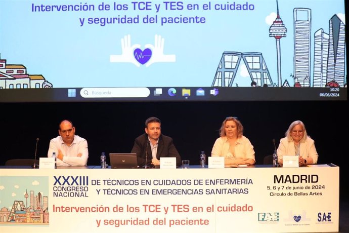 XXXIII CONGRESO NACIONALTÉCNICOS EN CUIDADOS DE ENFERMERÍA Y TÉCNICOS EN EMERGENCIAS SANITARIAS