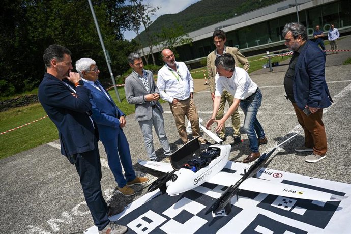 El conseller de Salud Manel Balcells, en su visita al Hospital de Olot
