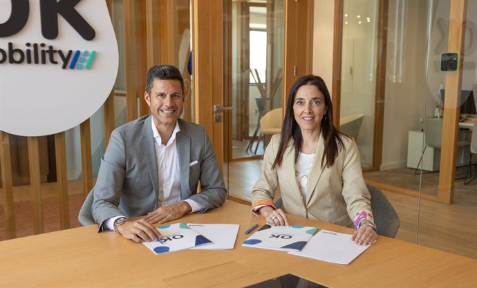 Firma acuerdo Sabadell Consumer y OK Mobility