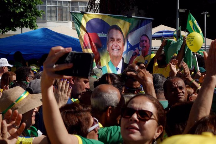 Archivo - Seguidores de Jair Bolsonaro durante una movilización en Río de Janeiro.