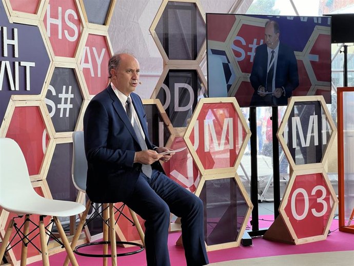 El consejero de Digitalización, Miguel López-Valverde, participa en una mesa redonda celebrada en el espacio La Nave de la capital con motivo del South Summit 2024.