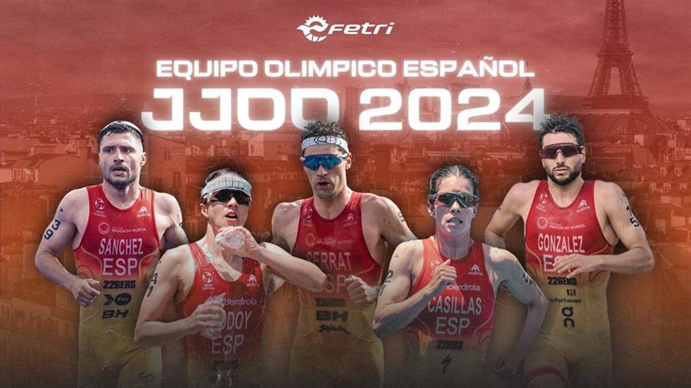 Los triatletas Anna Godoy, Miriam Casillas, Antonio Serrat, Roberto Sánchez y Alberto González.