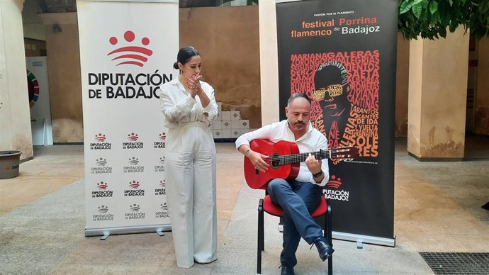 Actuación flamenca en la presentación del Festival Porrina de Badajoz 2024.