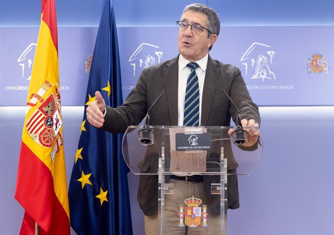 El portavoz del PSOE en el Congreso, Patxi López, durante una rueda de prensa posterior a la Junta de Portavoces, en el Congreso de los Diputados, a 28 de mayo de 2024, en Madrid (España).