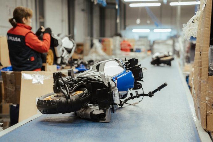 Archivo - Arxiu - Detall d'una mini moto, en la fbrica de joguets