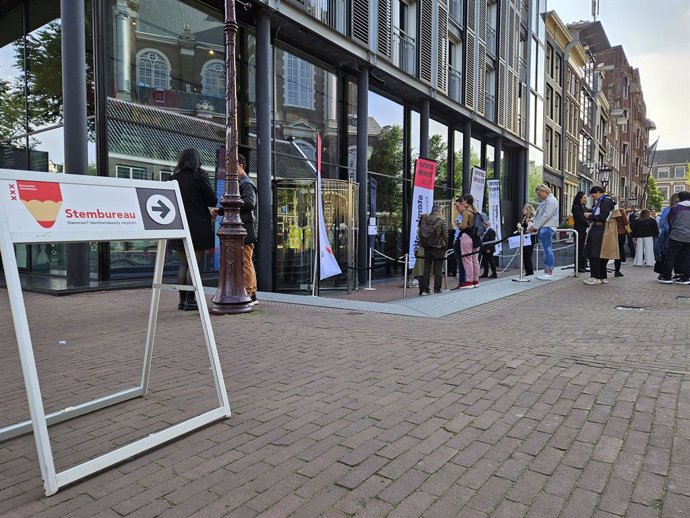 AMSTERDAM, June 6, 2024  -- People queue to cast their ballots at a polling station in Amsterdam, the Netherlands, June 6, 2024. The European Parliament elections kicked off on Thursday with the opening of polling stations in the Netherlands, the first of