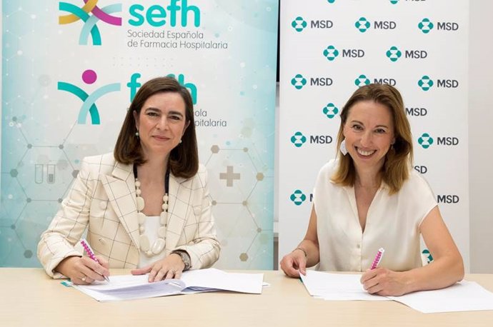 Cecilia Martínez, presidenta de la SEFH, y Elena de las Heras, directora ejecutiva de Market Access de MSD en España.