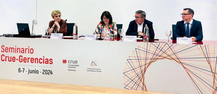 El conseller de Educación, Universidades y Empleo, José Antonio Rovira, en el seminario CRUE-Gerencias que se celebra en la Universidad de Alicante (UA)