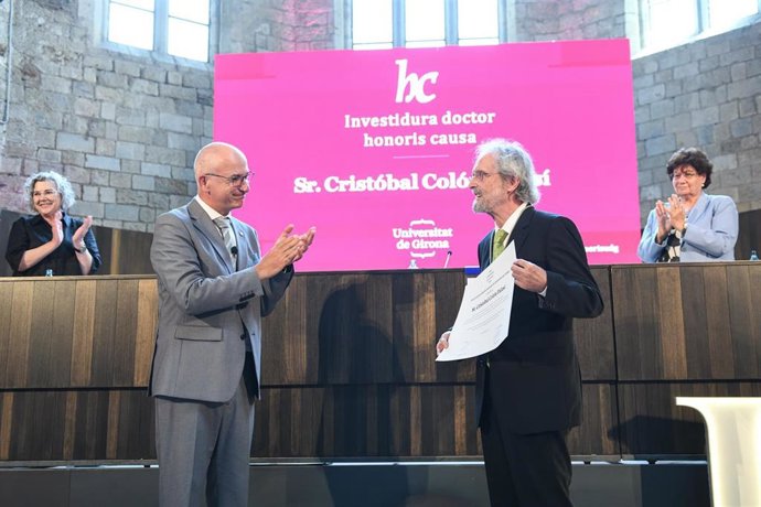 Momento del acto de investidura del fundador de La Fageda Fundació como Honoris Causa de la UdG