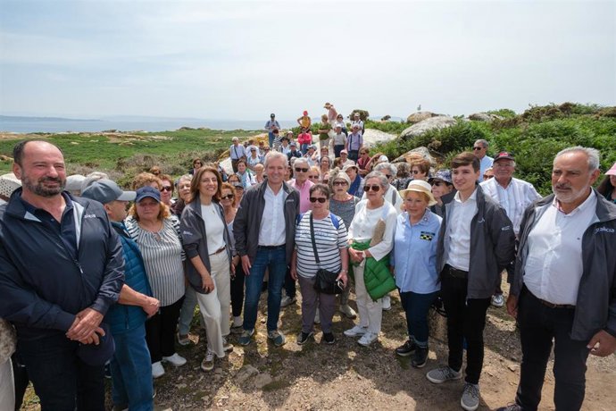 Rueda visita las obras del 'Plan de Revalorización' del Faro de la Illa de Sálvora.