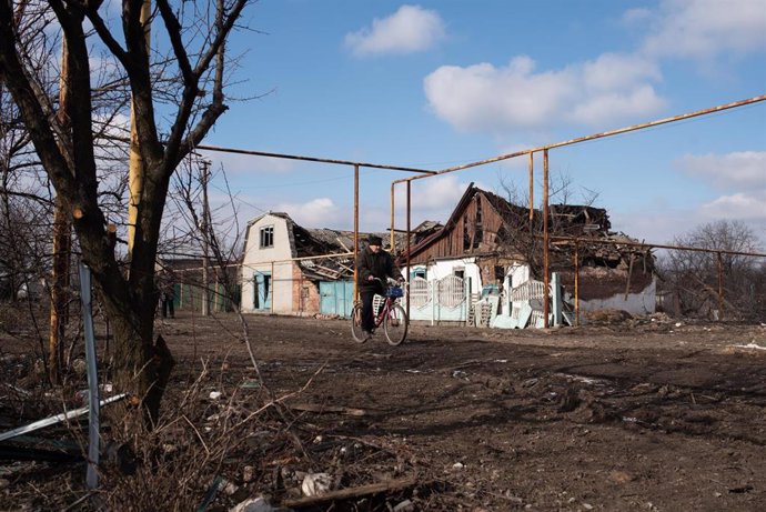 Archivo - February 21, 2024, Prokovsk, Prokovsk, Ukraine: Destruction near the front of Advidka made by the Russian boms in villages and towns.