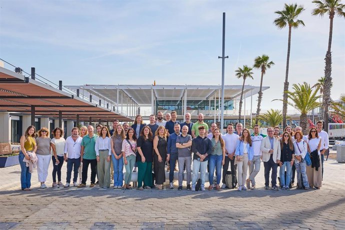 Restauradores del Balcó Gastronòmic i del equipo del Port Olímpic este jueves.