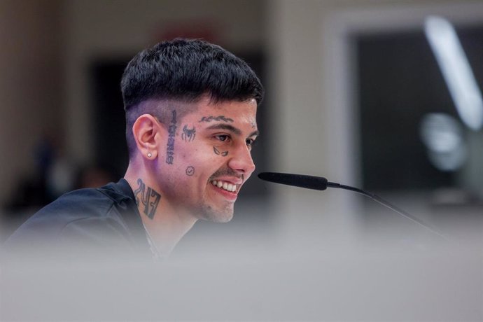 El cantante argentino Duki durante una rueda de prensa, en el Estadio Santiago Bernabéu, a 6 de junio de 2024, en Madrid (España)