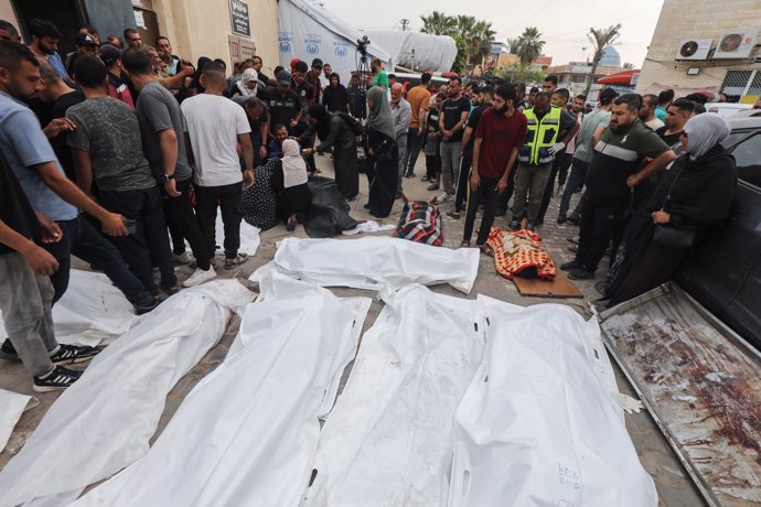 11 May 2024, Palestinian Territories, Deir al-Balah: People mourn next to the bodies of Palestinians killed in an Israeli strike, at the morgue of Al-Aqsa Martyrs Hospital in Deir al-Balah in central Gaza Strip. Photo: Omar Naaman/dpa