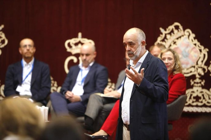 Un momento de una mesa redonda de la jornada organizada por PTECO2 en Oviedo