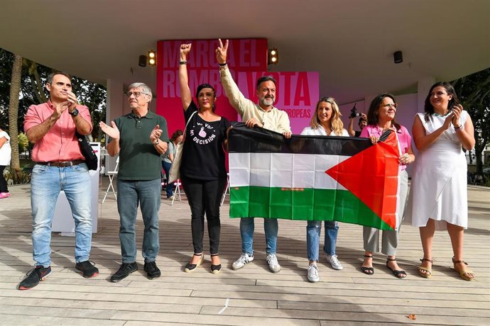 La vicepresidenta segunda del Gobierno y ministra de Trabajo y Economía Social, Yolanda Díaz (3d), a su llegada al acto político por la elecciones del 9J, a 6 de junio de 2024, en Málaga, Andalucía(España).