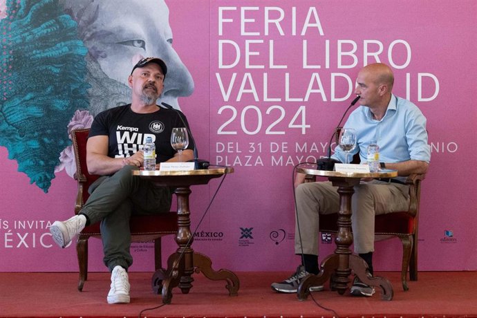 El escritor César Pérez Gellida en la Feria del Libro de Valladolid