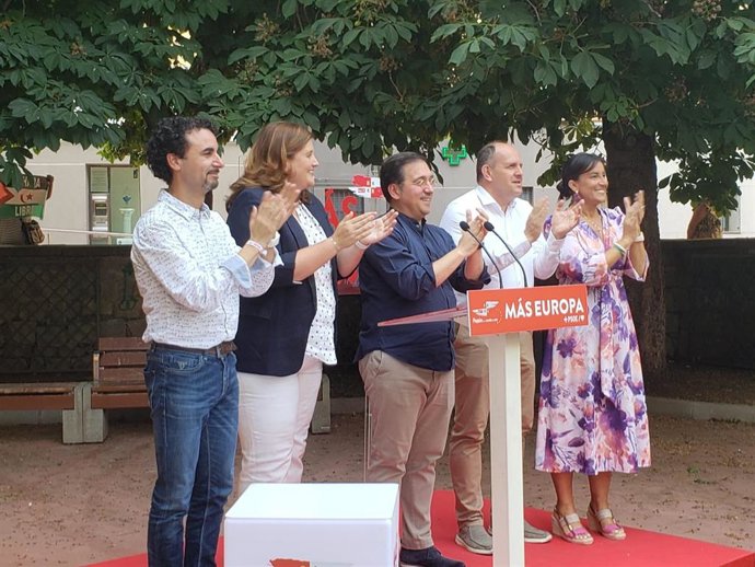 (Izda A Dcha): Rodrigo Martínez, Clara Martín, José Manuel Albares, José Luis Aceves Y Ana Sánchez, En Segovia