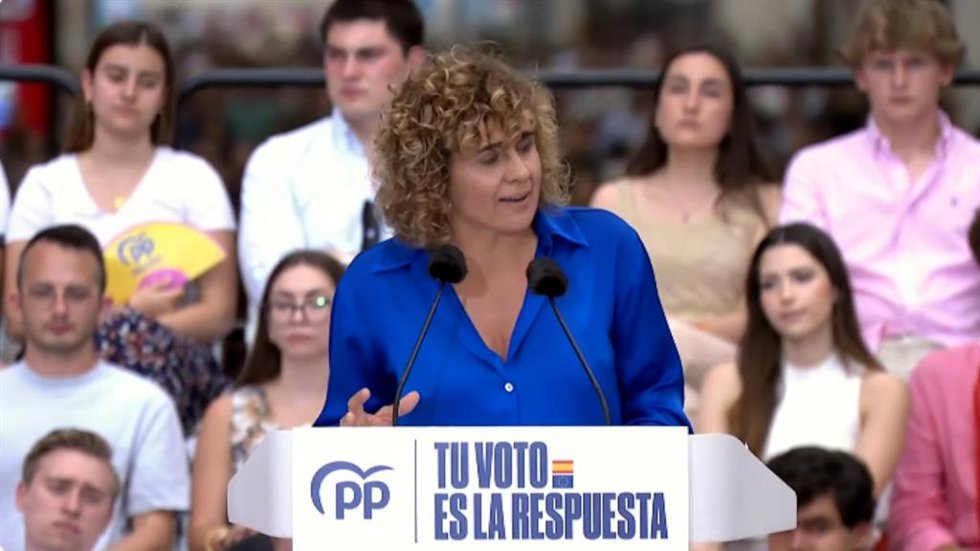 Montserrat acusa a Sánchez de "activar el relato del fango para tapar la corrupc