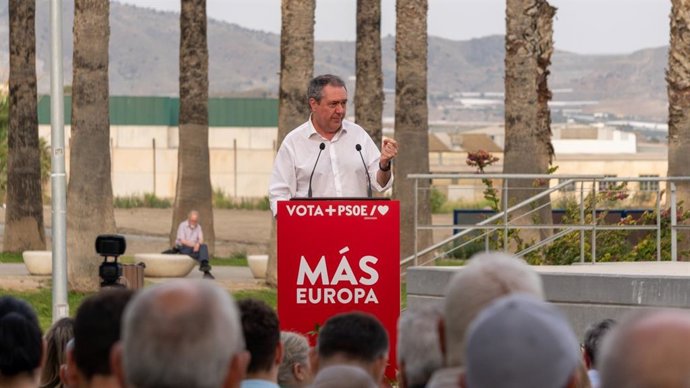 El secretario general del PSOE de Andalucía, Juan Espadas, durante el acto de campaña en Motril.