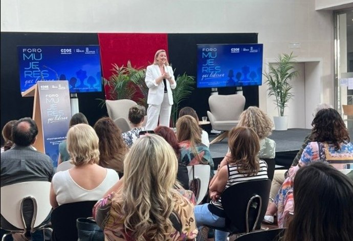 La consejera de Familia, Isabel Blanco, durante la inauguración del III Foro Mujeres que Lideran