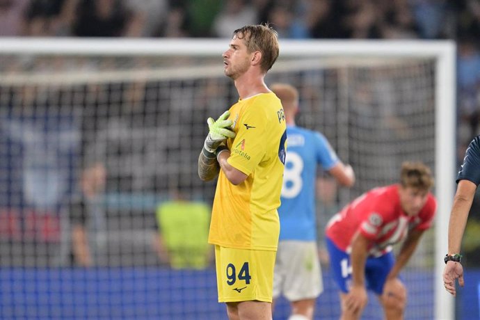 Archivo - 19 September 2023, Italy, Rome: Lazio goalkeeper Ivan Provedel celebrates scoring his side's first goal during the UEFA Champions League Group E soccer match between SS Lazio and Atletico Madrid at Stadio Olimpico Tour. Photo: Alfredo Falcone/La