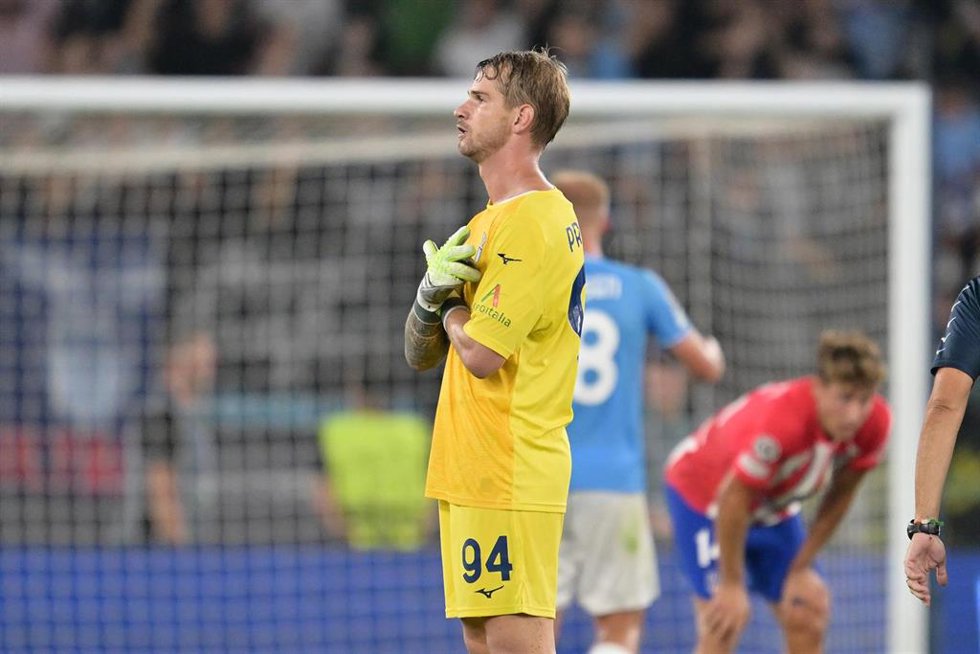 Archivo - 19 September 2023, Italy, Rome: Lazio goalkeeper Ivan Provedel celebrates scoring his side's first goal during the UEFA Champions League Group E soccer match between SS Lazio and Atletico Madrid at Stadio Olimpico Tour. Photo: Alfredo Falcone/