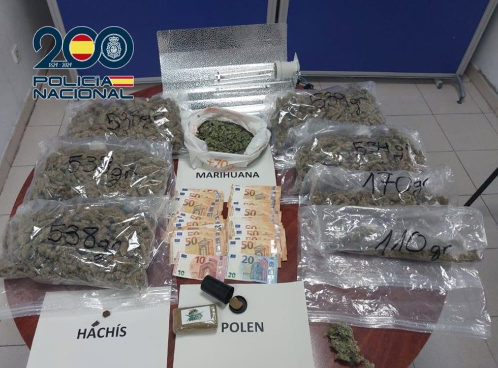Desmantelan un punto negro de venta de droga e intervienen 132 gramos de hachís y 3.200 de marihuana
