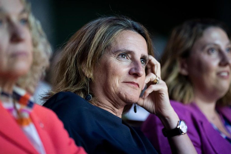 La vicepresidenta tercera y ministra para la Transición Ecológica y el Reto Demográfico y candidata del PSOE a las elecciones europeas, Teresa Ribera, asiste a la conferencia 'Transformar empresas. Mejorar el mundo', en el Círculo de Bellas Artes, a 28 