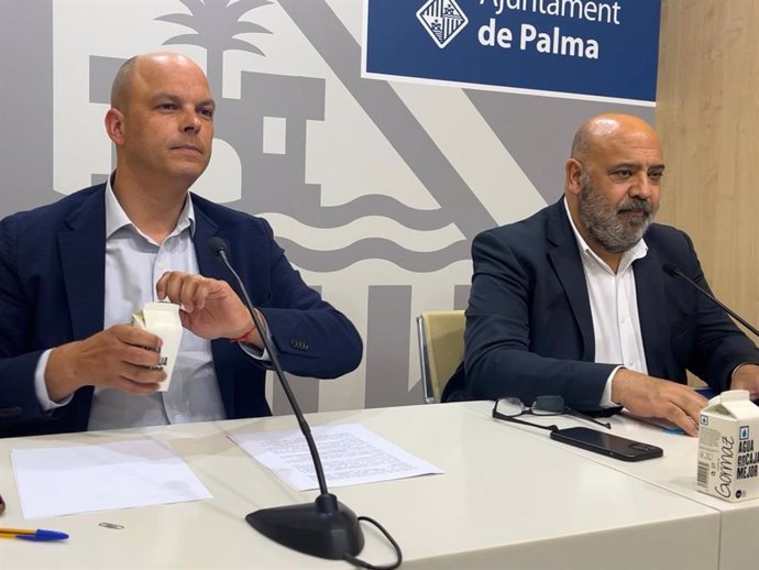 El regidor de Urbanismo, Óscar Fidalgo, y el alcalde de Palma, Jaime Martínez, en la rueda de prensa.