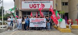 UGT se concentra para exigir la jubilación anticipada de los conductores profesionales de la carretera.