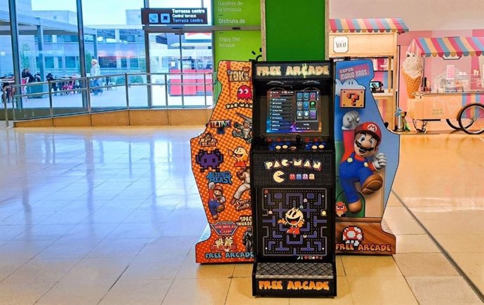 Zona de gaming en el Aeropuerto de Girona-Costa Brava