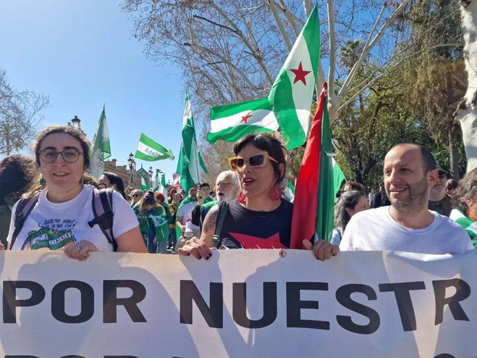 Dirigentes de Adelante Andalucía en una concentración de protesta.