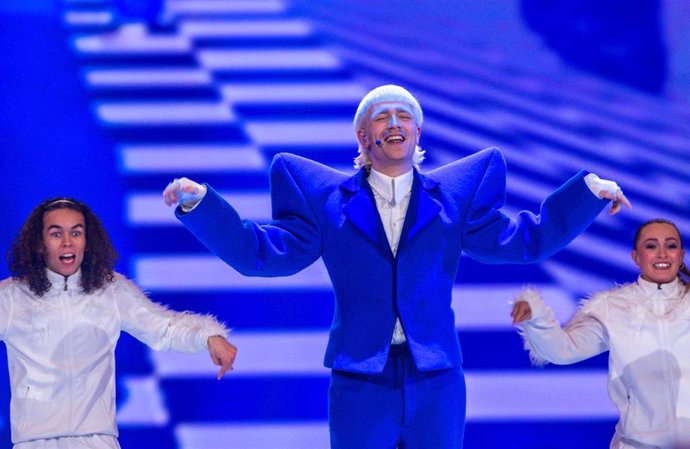 08 May 2024, Sweden, Malmo: Joost Klein from the Netherlands performs with the song "Europapa" on the stage of the Eurovision Song Contest (ESC) 2024 during rehearsals for the second semi-final at the Malmo Arena. Photo: Jens Büttner/dpa