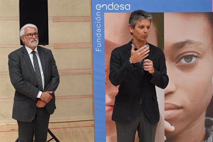 El director general de Endesa en Catalunya, Enric Brazís, y el subdirector general de Innovación y Formación de la Generalitat, Jesús Moral.