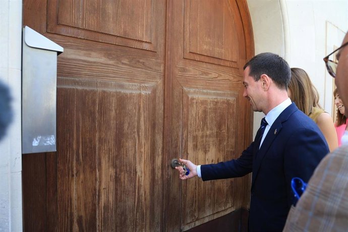 El presidente del Consell de Mallorca, Llorenç Galmés, visita las instalaciones del Museo de Muro.