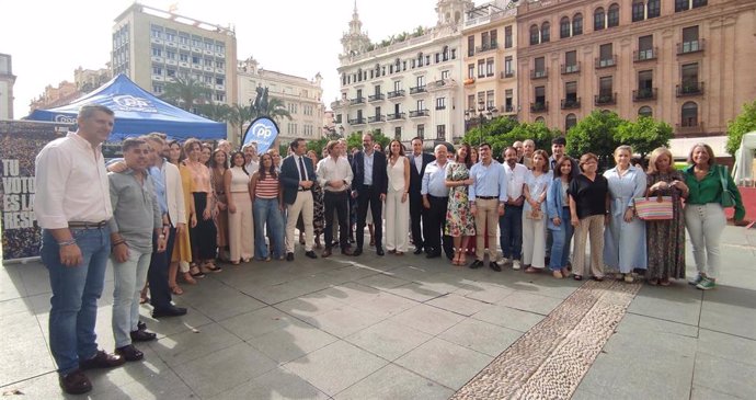 Acto del PP en la Plaza de las Tendillas de Córdoba por lacampaña del 9J.