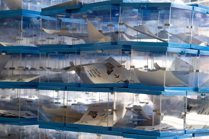 Cajas de urnas con papeletas seis días antes de las elecciones al Parlamento Europeo, a 3 de junio de 2024, en Barcelona, Catalunya (España)