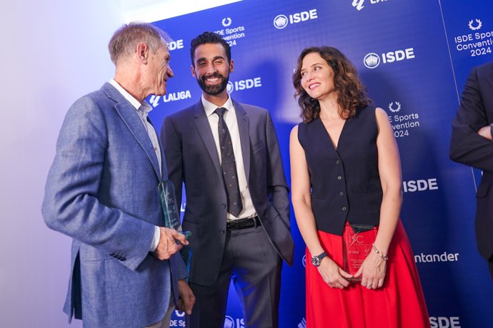 Isabel Díaz Ayuso recibe el Premio a la Trayectoria Institucional 2024 del Instituto Superior de Derecho y Economía ISDE