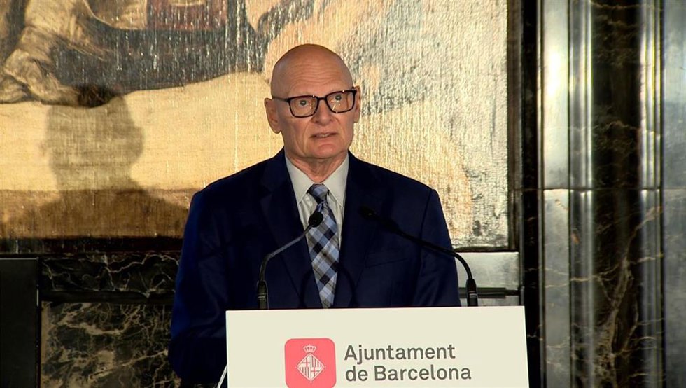 El CEO de la GSMA, John Hoffman, en rueda de prensa en el Ayuntamiento de Barcelona.