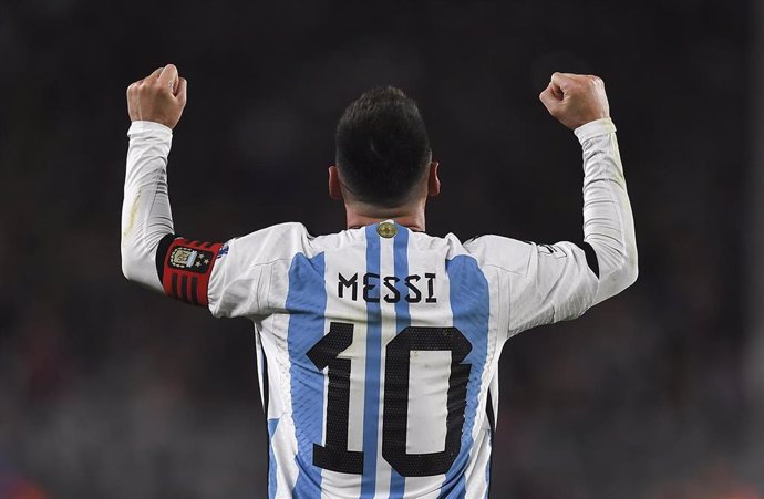 Archivo - El futbolista argentino Lionel Messi celebra un gol con su selección. 